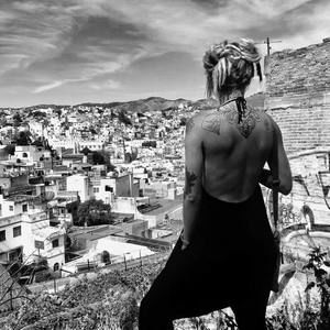 Meet your Posher, Brit